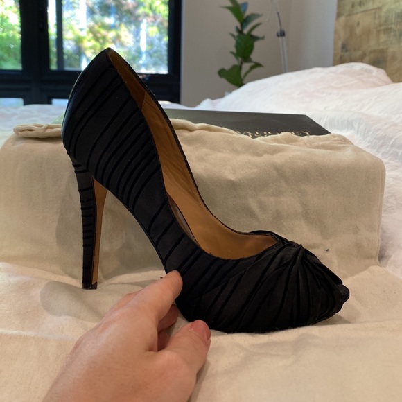 Badgley Mischka black heels with a small peek-toe. Size 6.5. - Picture 2 of 6